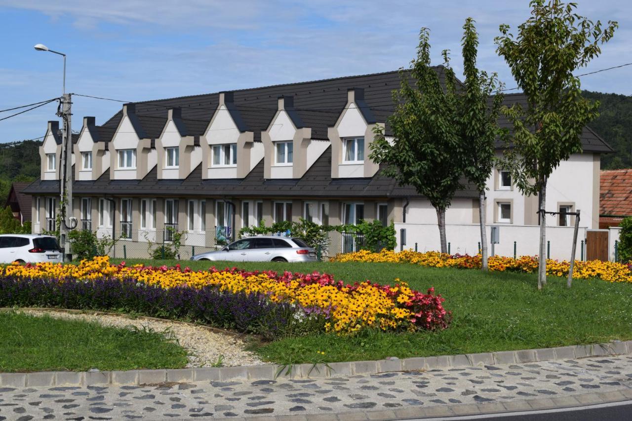 Platan Apartmanhaz Balatongyörök Exteriör bild